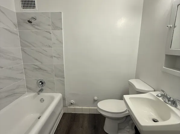 224 Jefferson Ave APT 7, Elgin, IL 60120