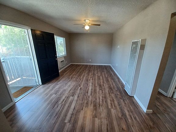 2nd image of 2311-2315 Laramie Ln #2313-4