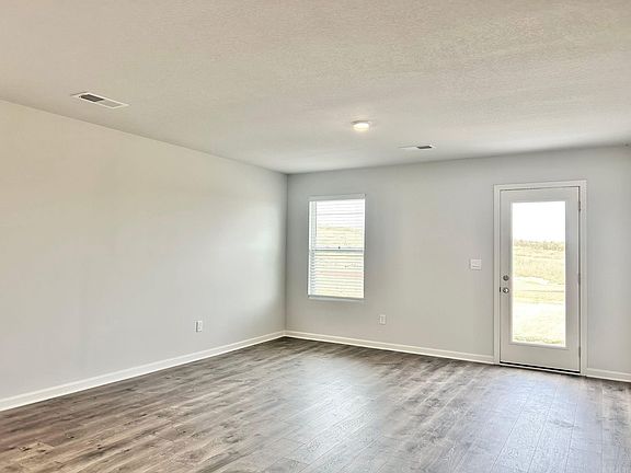 5th image of 3508 Hawthorn Way