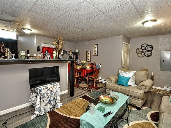 5th image of 901 Meadow Ave
