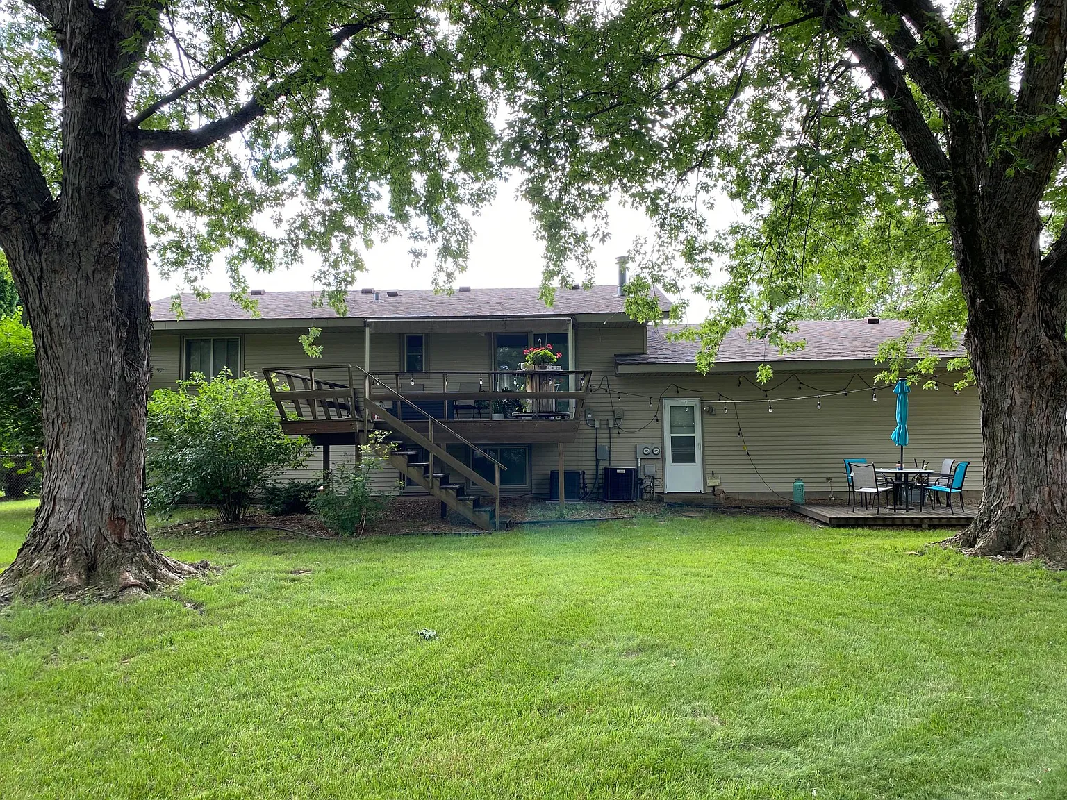 452 Morning Dr — Photo 2