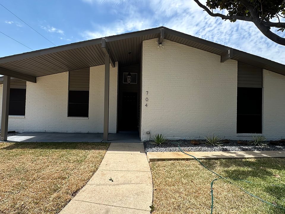 1st image of 704 Azalia Dr