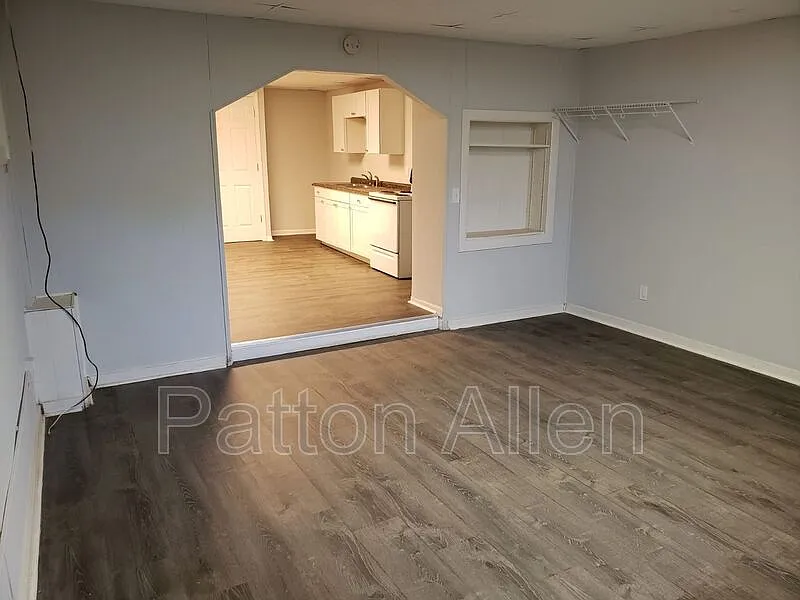 116 E Chestnut St — Photo 4