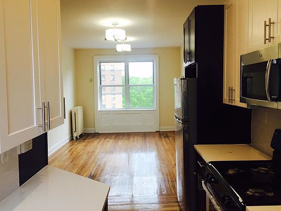 4th image of 200 Nagle Ave APT 5F