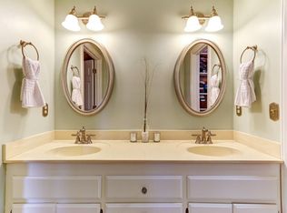 4 Heathrow Ct, Greensboro, NC 27410