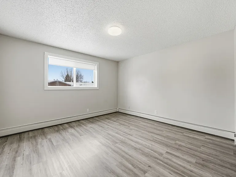 633 28th St W — Photo 29