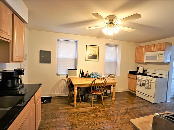2nd image of 863 N Marshfield Ave #1F