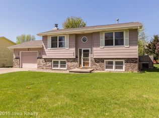 305 Sugar Creek Cir, Perry, IA 50220