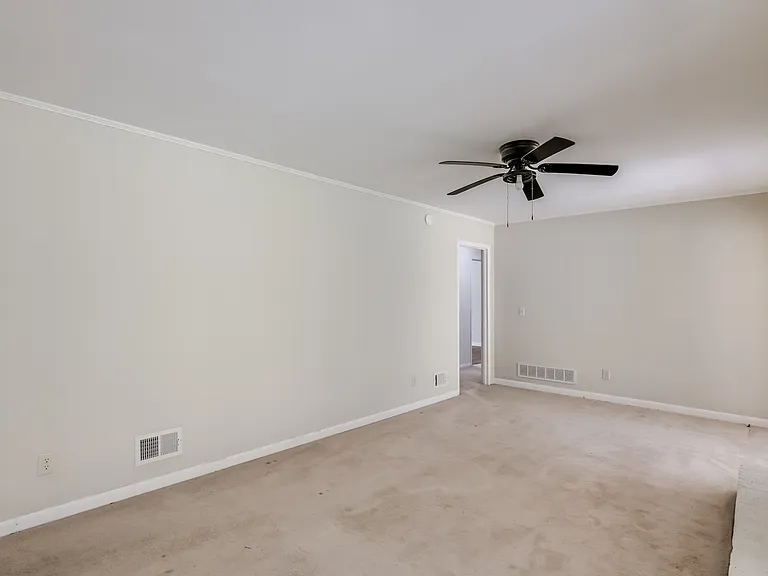 1725 Cheltenham Ln — Photo 3