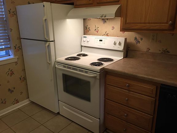 4th image of 2301 Edenborn Ave APT 403
