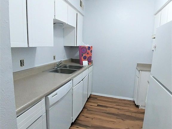 3rd image of 1132 Airline Dr APT 3