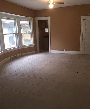 3rd image of 1129 Rowland Ave