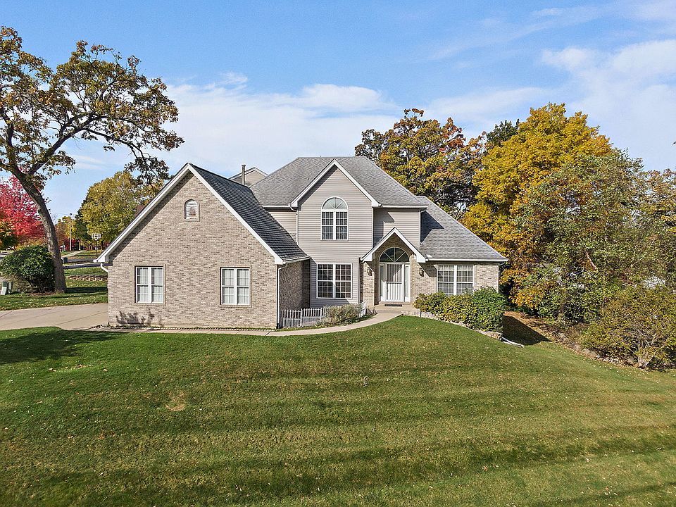 1st image of 494 Rosewood Dr