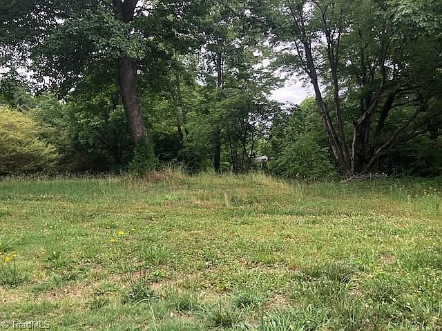 2nd image of 881 Greystone Rd