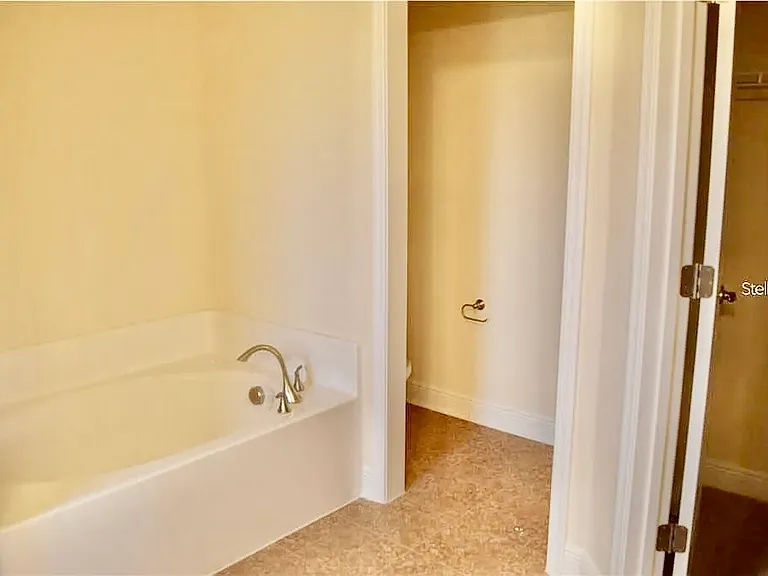 720 Desmoines Dr — Photo 2