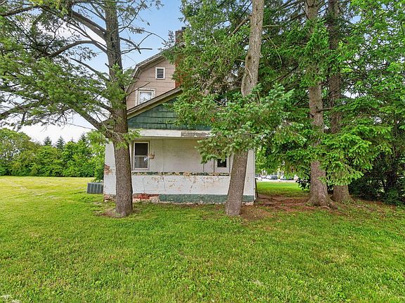 3rd image of 3921 Parsons Ave