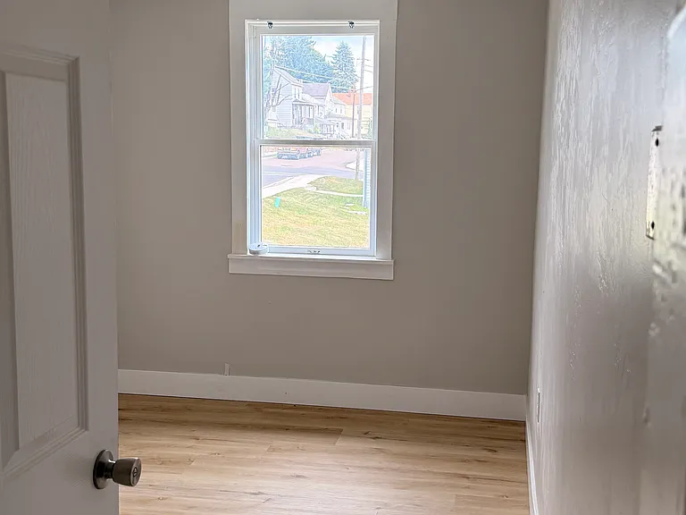 164 Maple St — Photo 6