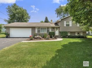 50 Ashlawn Ave, Oswego, IL 60543
