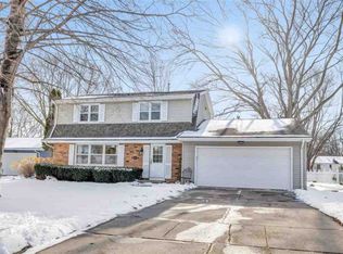 572 Somerset Dr, Green Bay, WI 54301