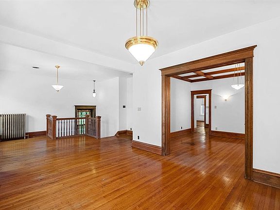 3rd image of 3022 Shenandoah Ave