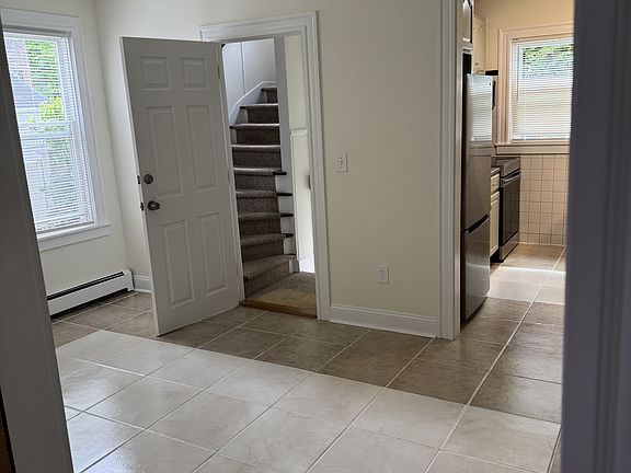5th image of 7 Whitwell Ave #1