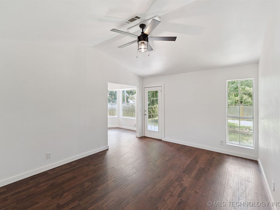 7716 S Maple Ave, Broken Arrow, OK 74011 | Zillow