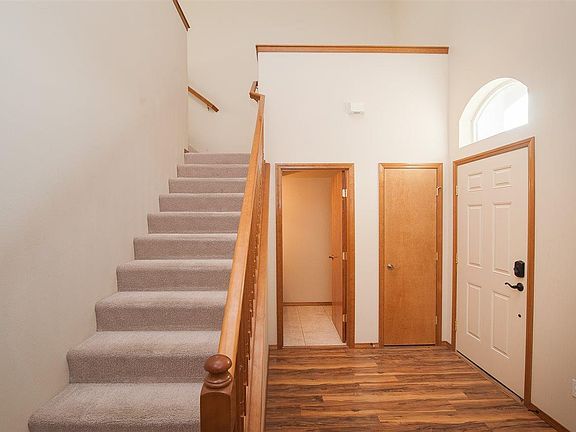 2nd image of 657 Hanford St