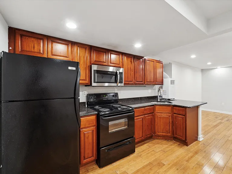359 Lyceum Ave — Photo 5