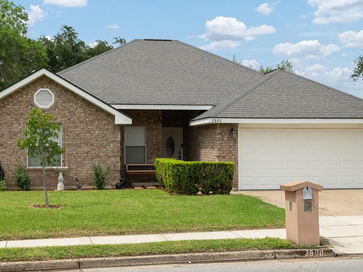 3 bed, 1639 sqft, $2,000 — Photo 1