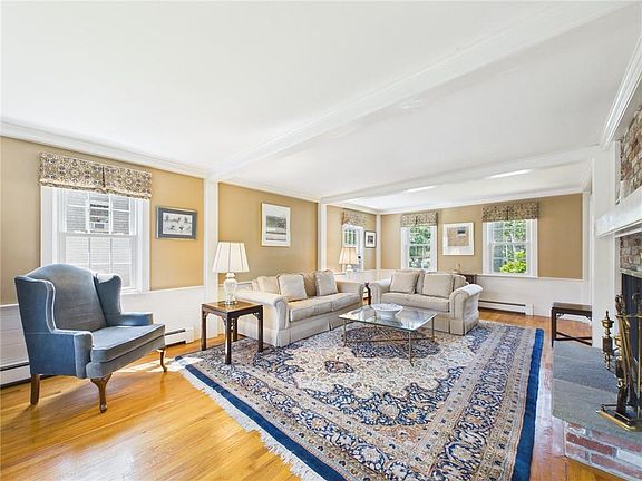 4th image of 40 Oak Hill Rd