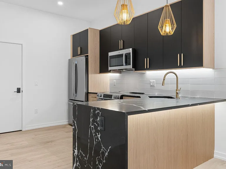 203 S 13th St #3B — Photo 6