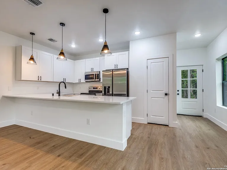 531 Essex St #201 — Photo 2