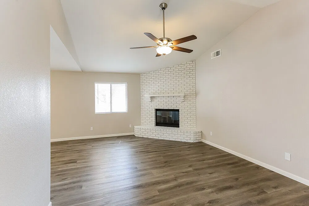 3 bed, 2.0 bath, 1283 sqft, $2,125 — Photo 3