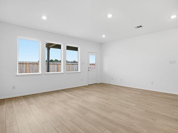 4th image of 18110 Lone Hill Dr