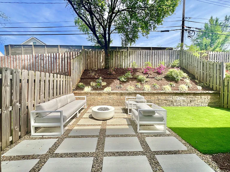 413 Belton St #413 BELTON ST — Photo 41