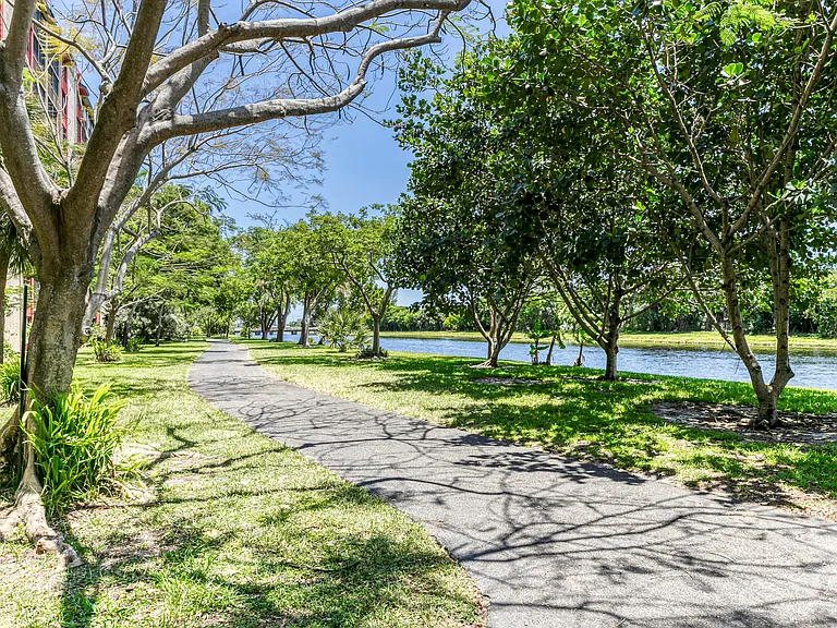 2200 S Cypress Bend Dr #101 — Photo 28