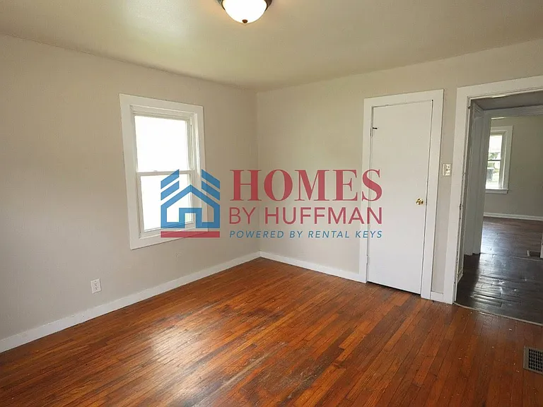 1525 Monroe Ave — Photo 10