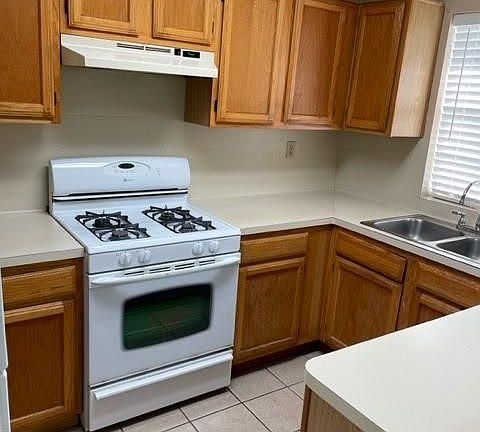 5th image of 3319 E Heatherock Cir