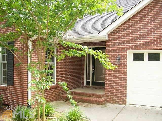 2nd image of 131 Woodford Way SE