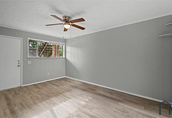 4th image of 2729 Main St APT 3