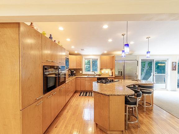 4th image of 16 Leonard Rd