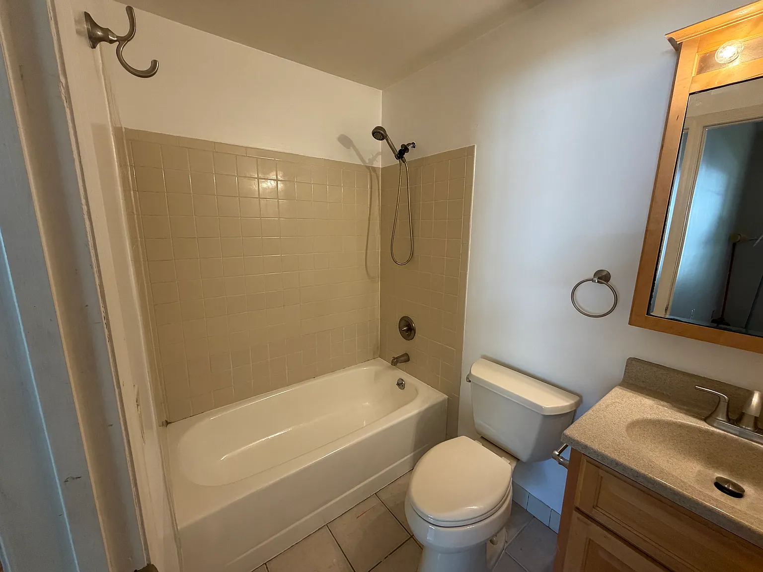 2 bed, 1000 sqft, $2,400 — Photo 4