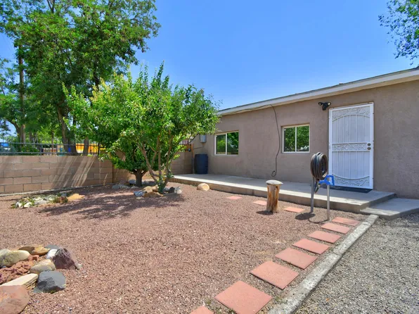 2908 Carlton St NW, Albuquerque, NM 87107