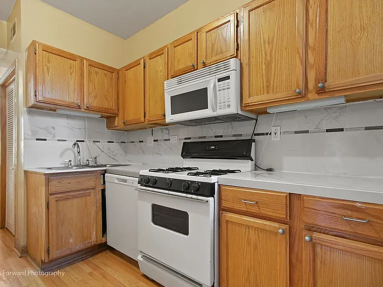 2123 N Saint Louis Ave — Photo 4