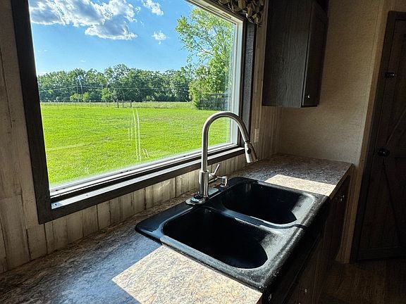 5th image of 132 Roberts Rd