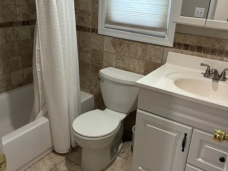 10 Oxford Dr #10 — Photo 13