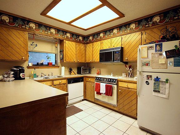 4th image of 2215 Skylark Dr