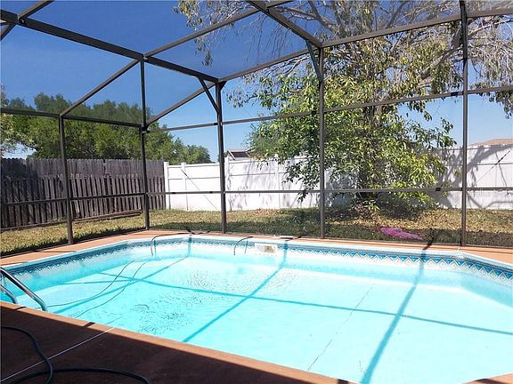3rd image of 273 Hidden Springs Cir