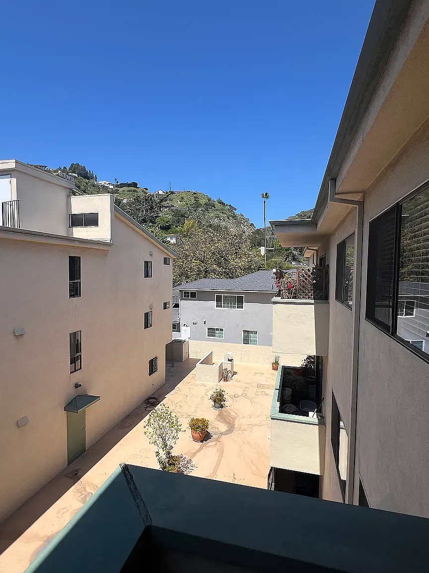 N Laurel Ave, West Hollywood — Photo 1