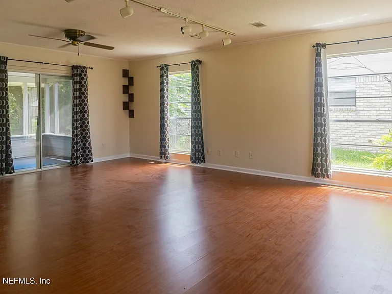 5039 Winchester Dr S — Photo 4